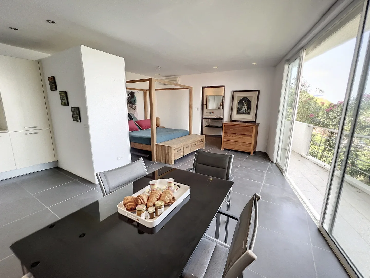 Independent suite kitchenette