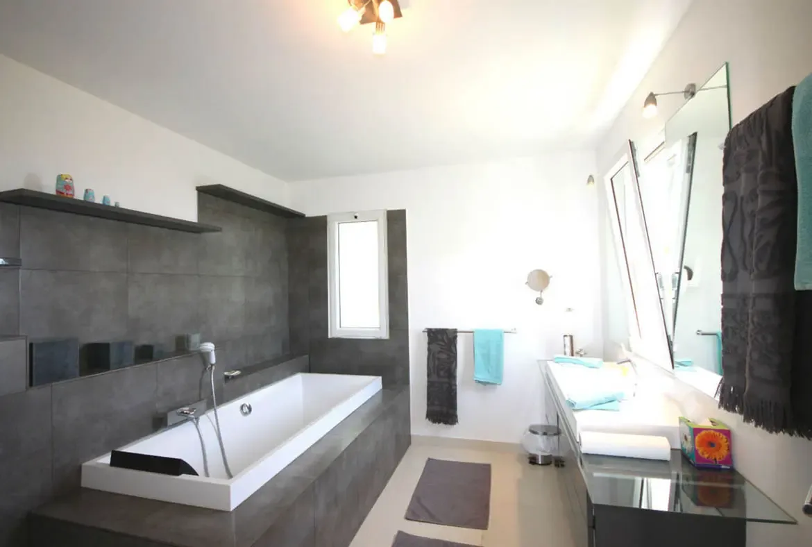 Clean lines and high-end finishes define the guest bathrooms at Villa Dasha, offering a blend of modern comfort and island sophistication.