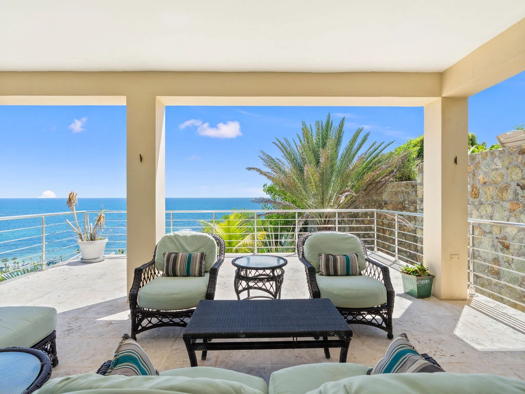 Ocean-view terrace lounge