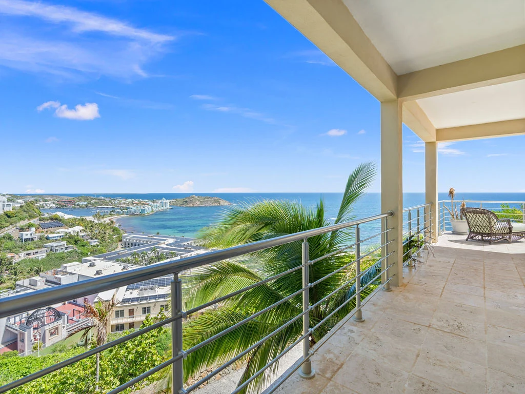 Ocean-view terrace lounge