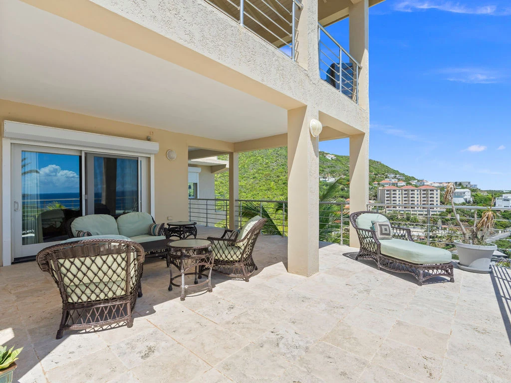 Ocean-view terrace lounge