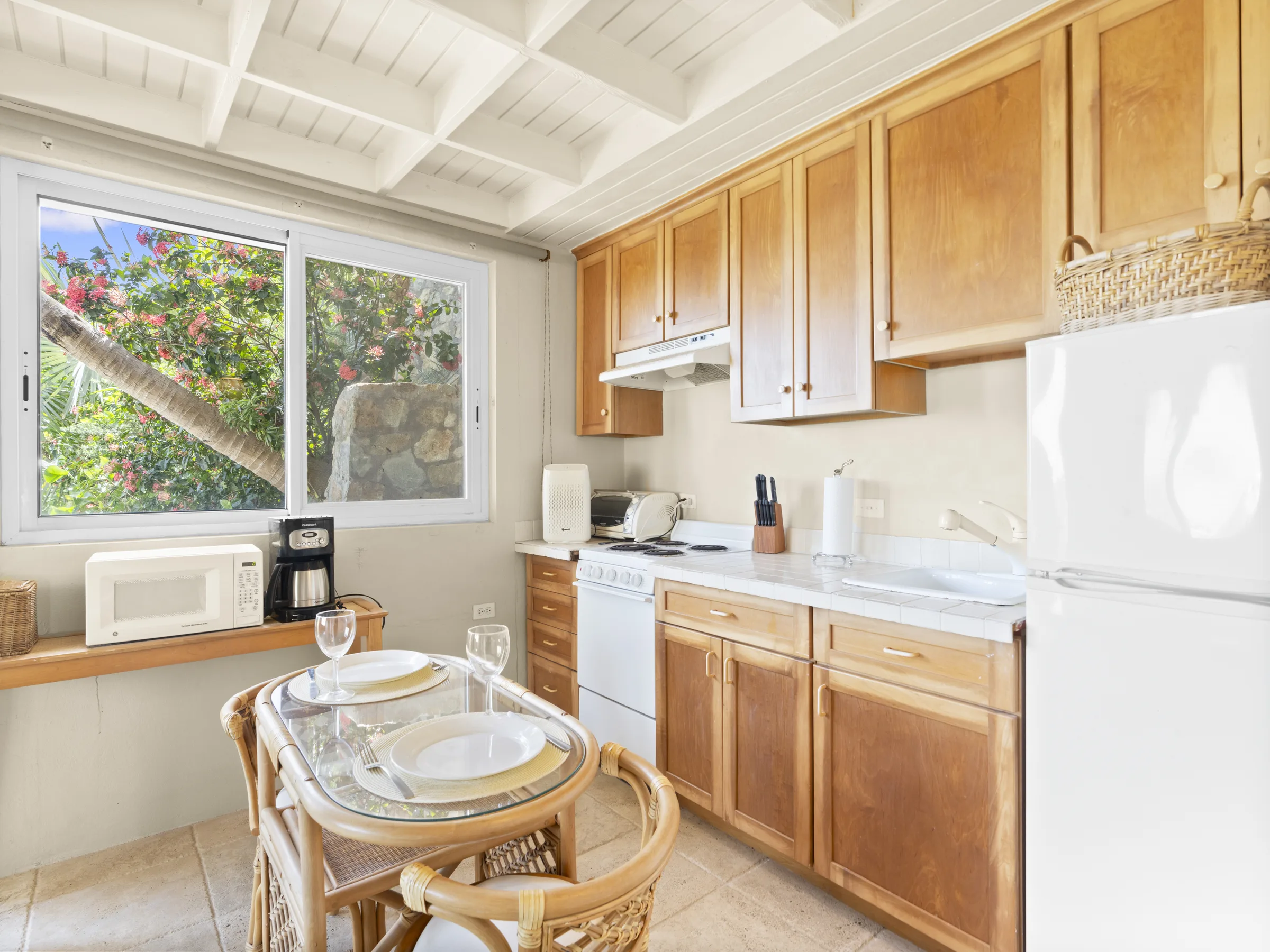 Apartment kitchenette and dining table