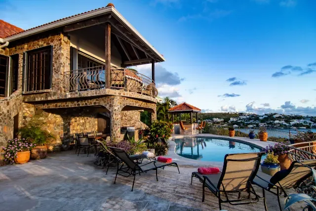 Soak in the pool while gazing at the endless ocean — relaxation reaches a whole new level.