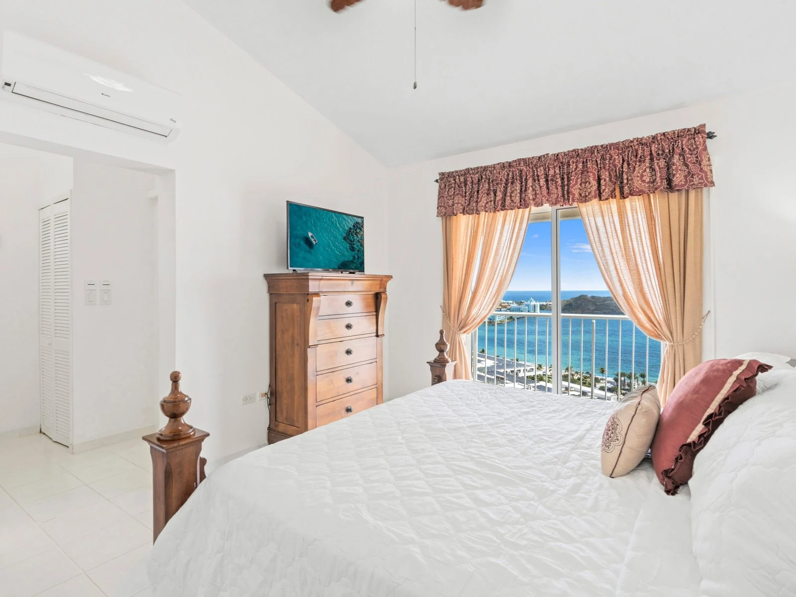 Upstairs master bedroom with ocean view