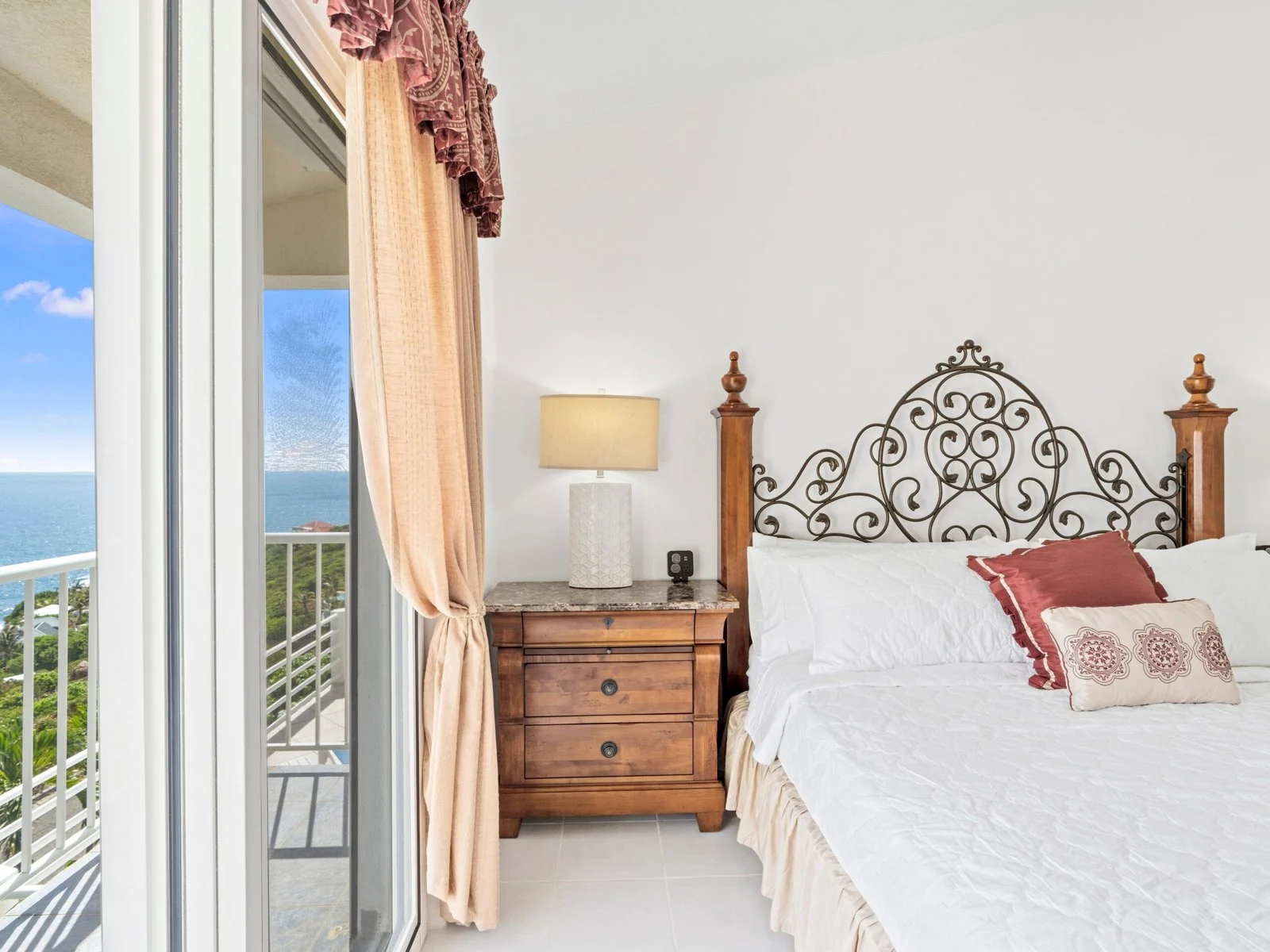 Upstairs master bedroom with ocean view