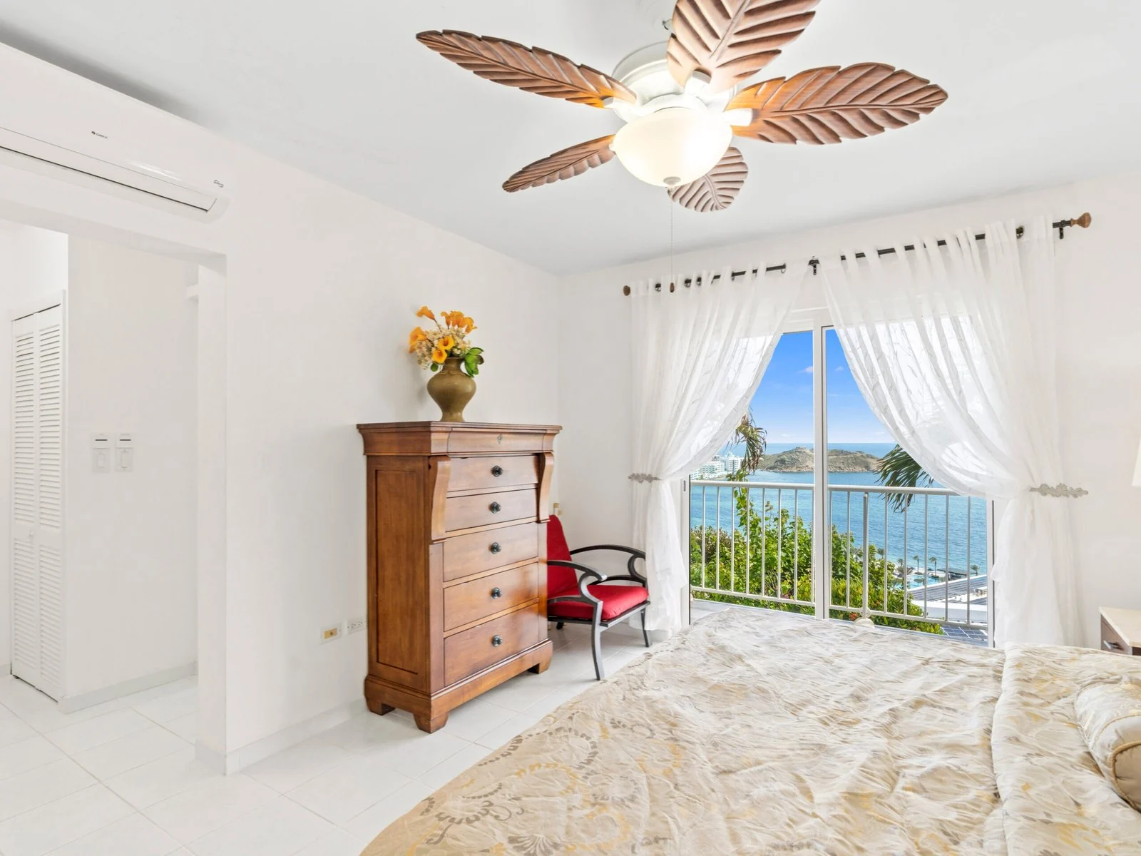 Upstairs master bedroom with ocean view