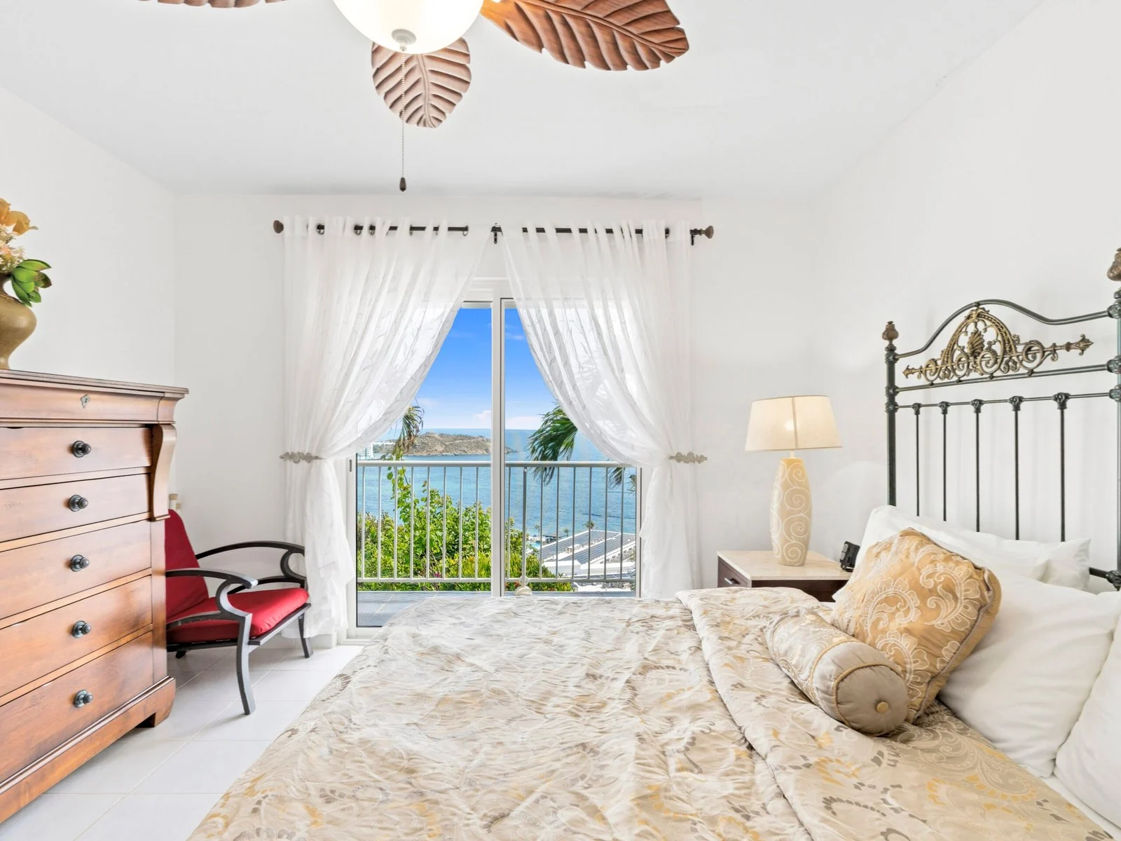 Second bedroom with air conditioning and ceiling fan