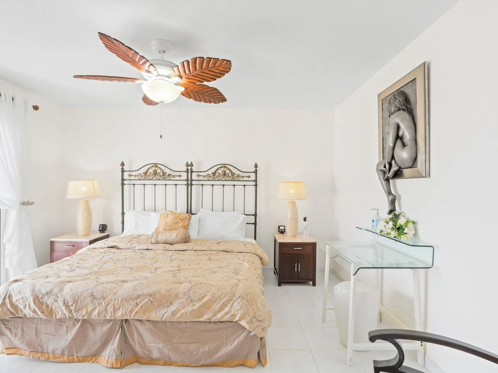 Second bedroom with air conditioning and ceiling fan