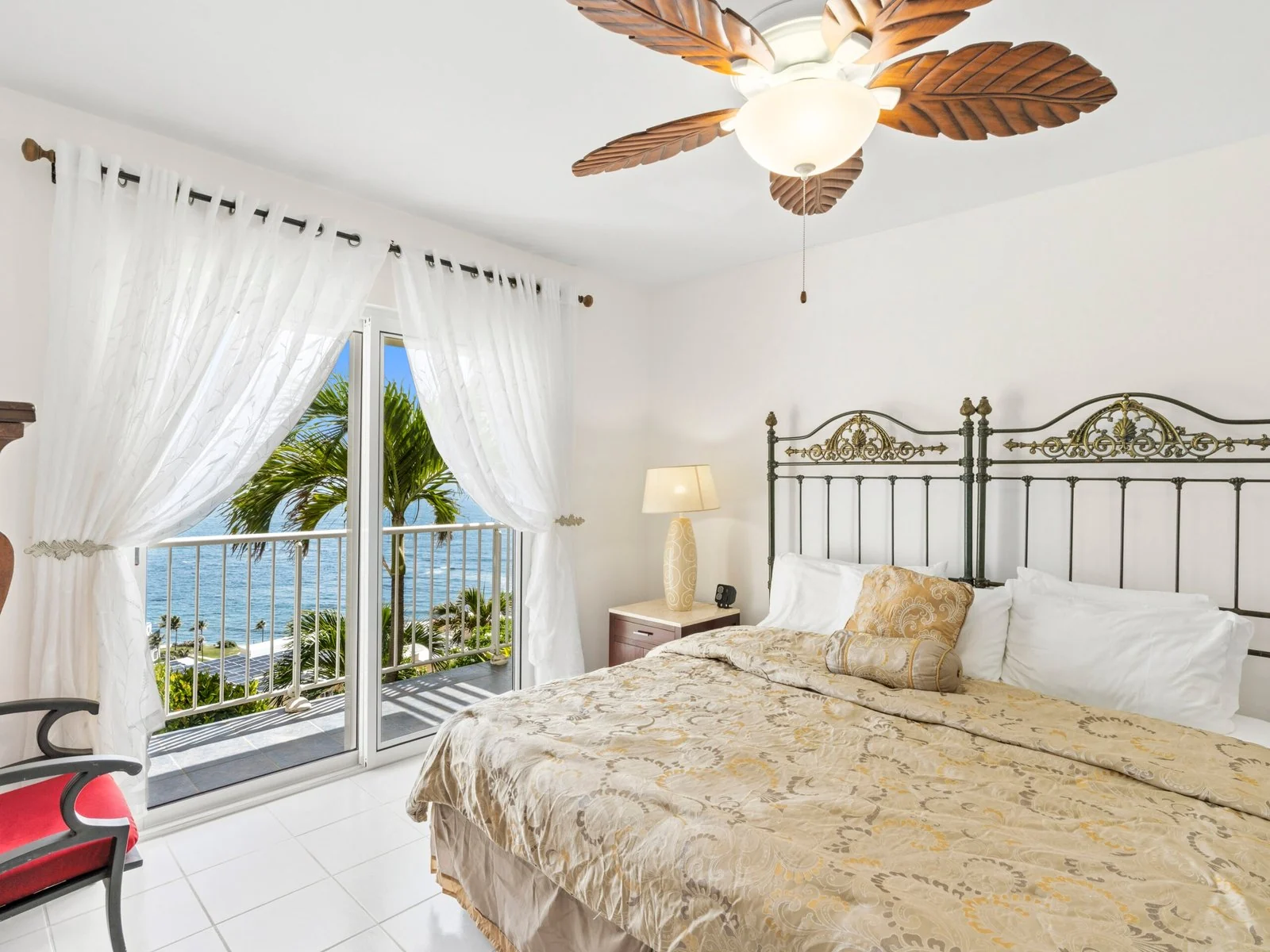 Second bedroom with air conditioning and ceiling fan