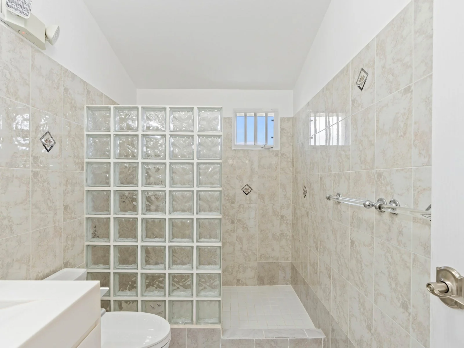 En-suite bathroom with walk-in shower
