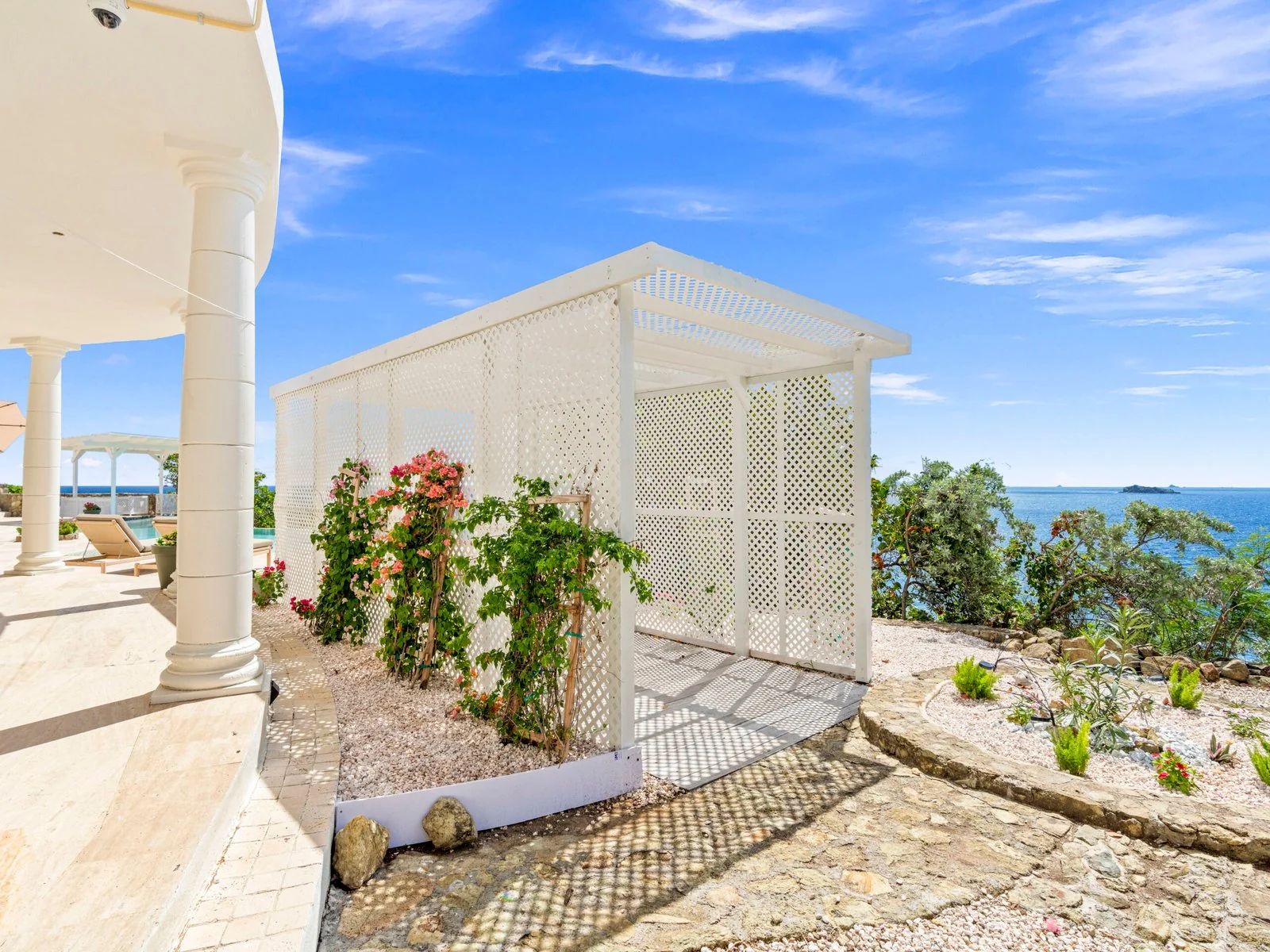 Garden pergola walkway