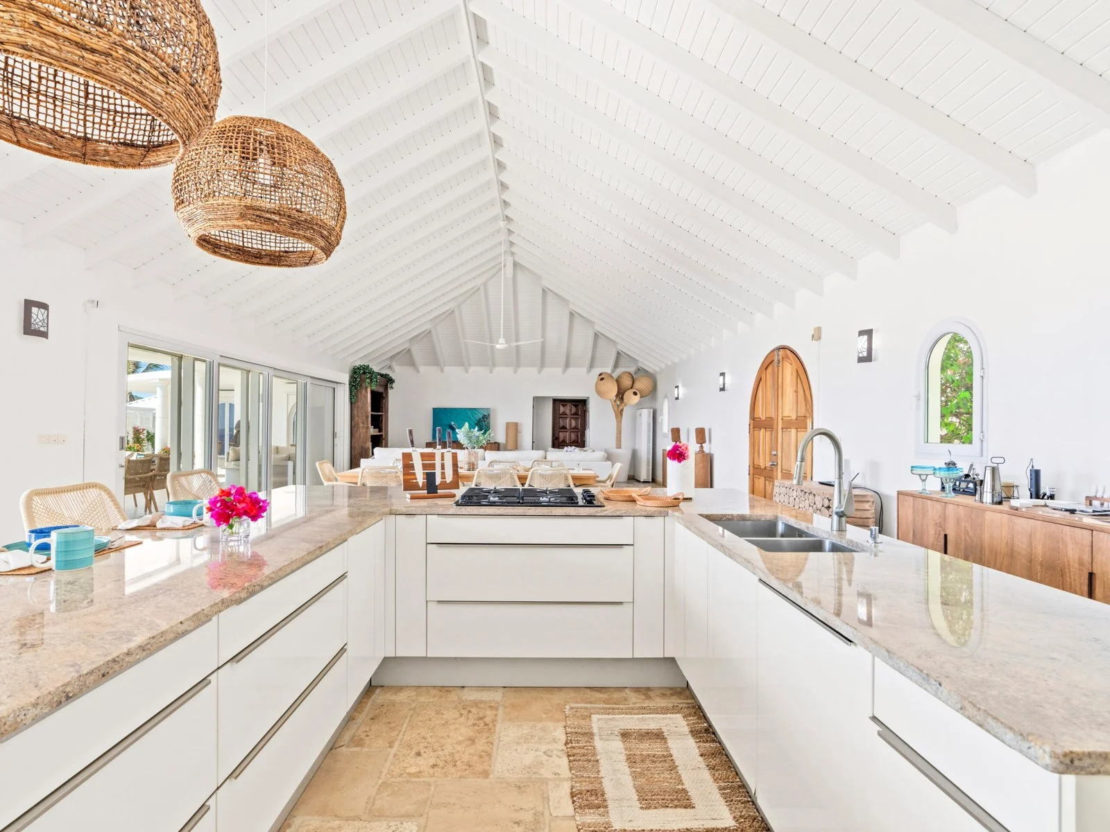 Fully equipped kitchen with island