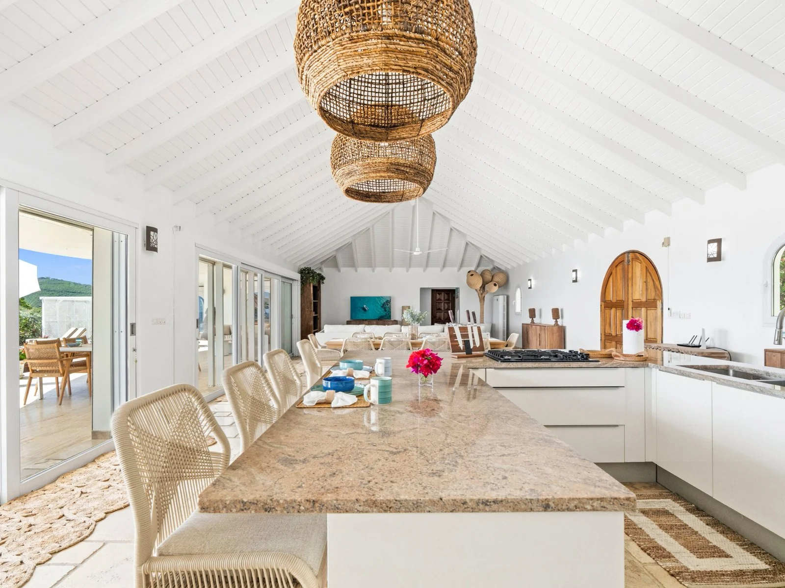 Fully equipped kitchen with island