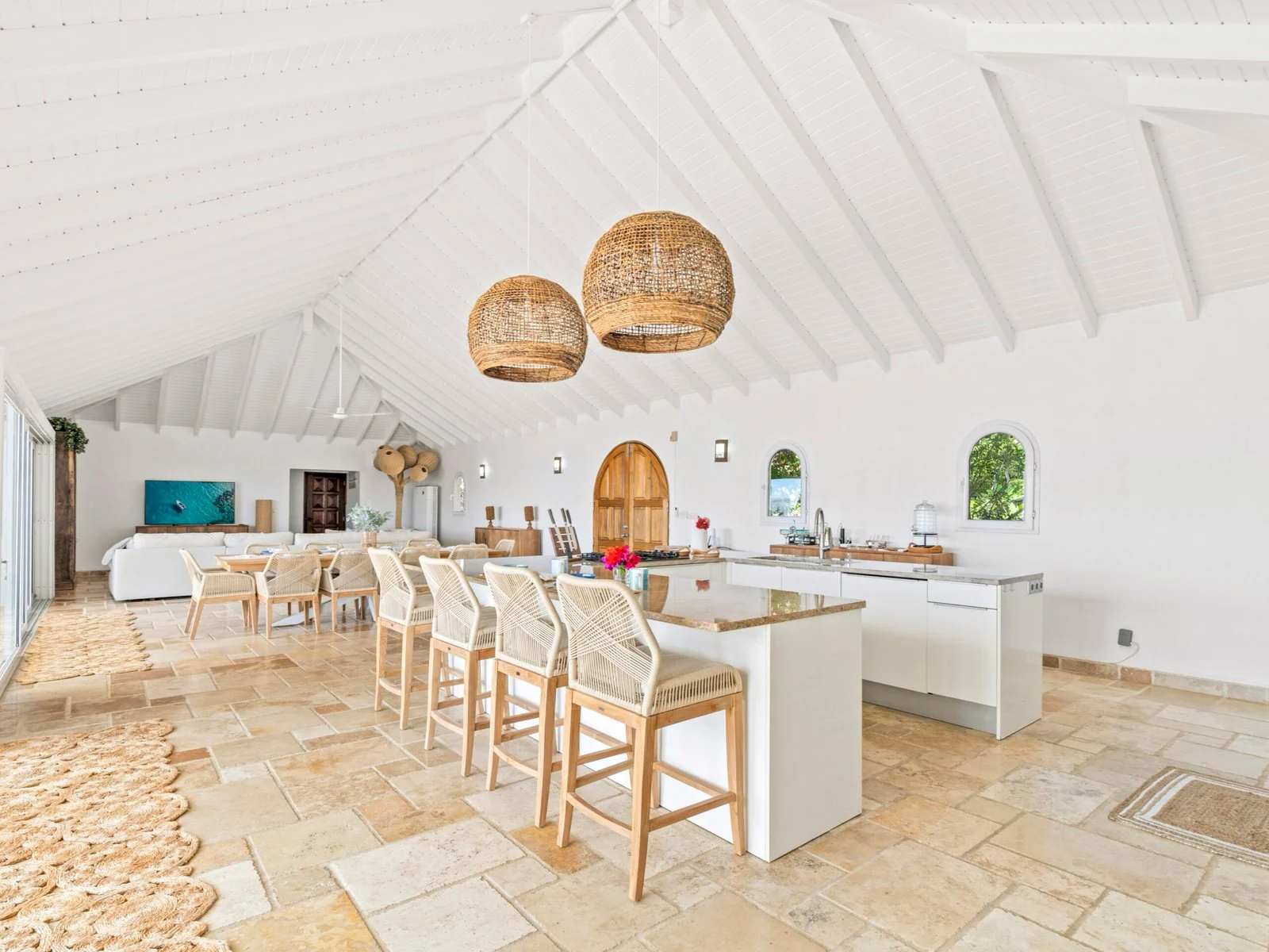 Fully equipped kitchen with island