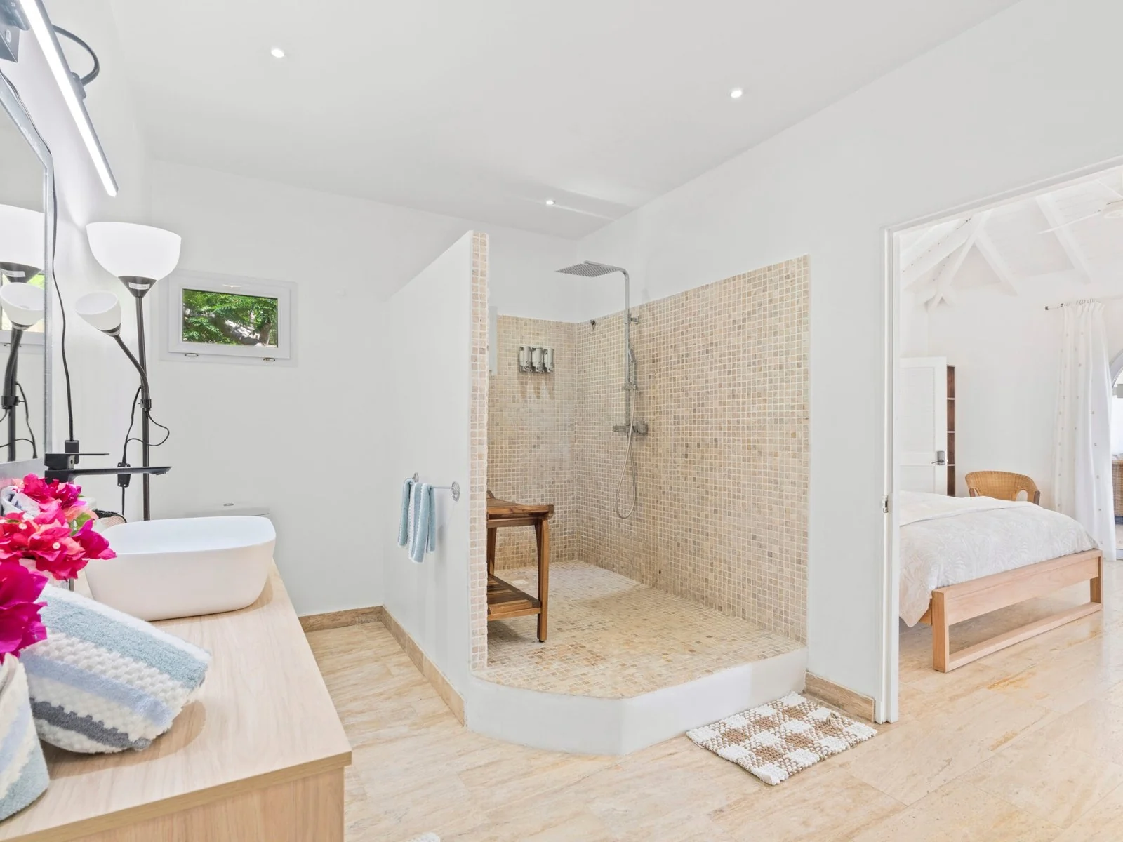 Bedroom 2 en-suite bathroom