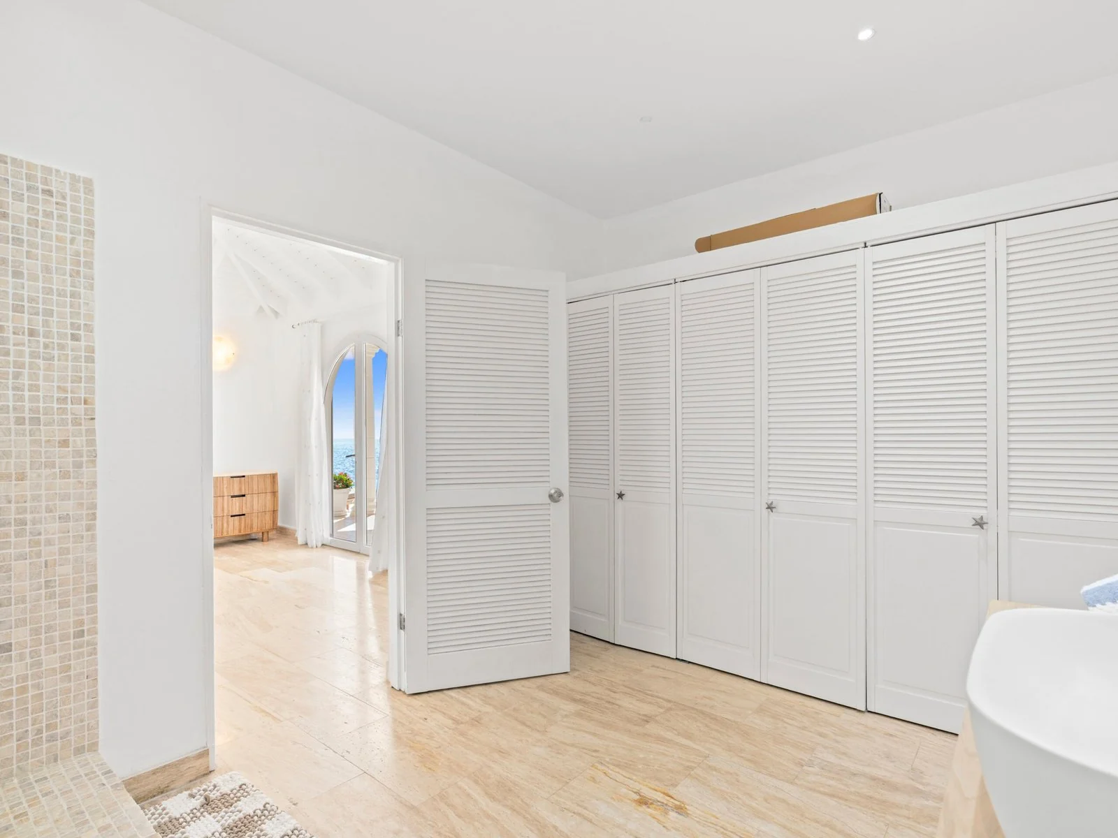 Bedroom 2 en-suite bathroom