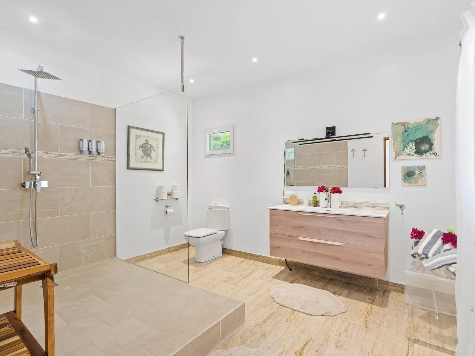 Bedroom 3 en-suite bathroom