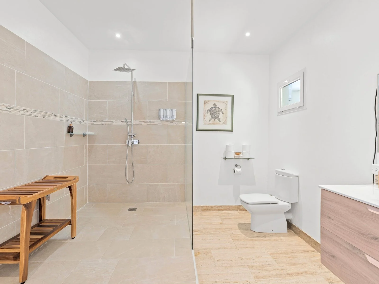 Bedroom 3 en-suite bathroom