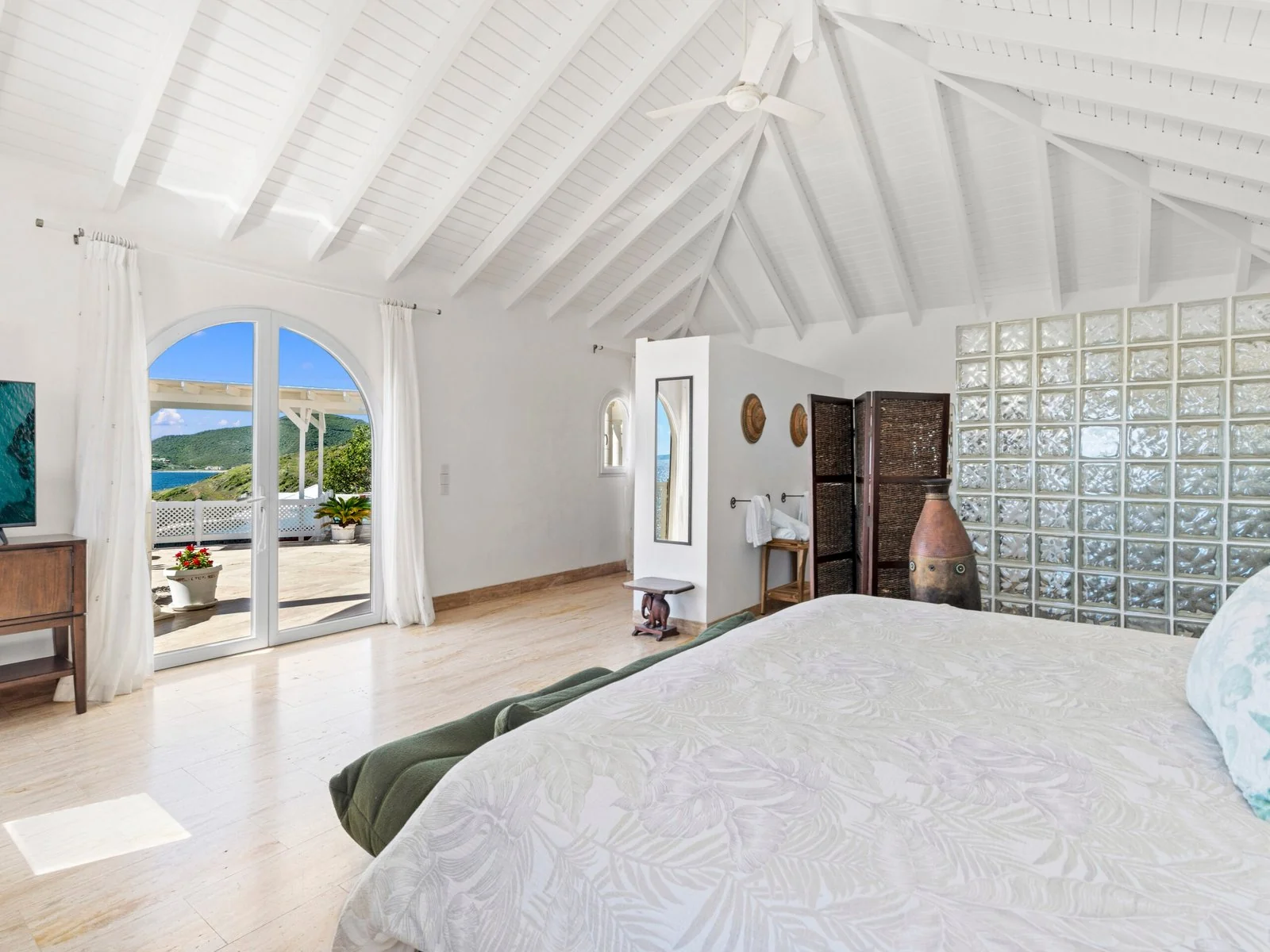 Bedroom 4 with king bed and ocean view