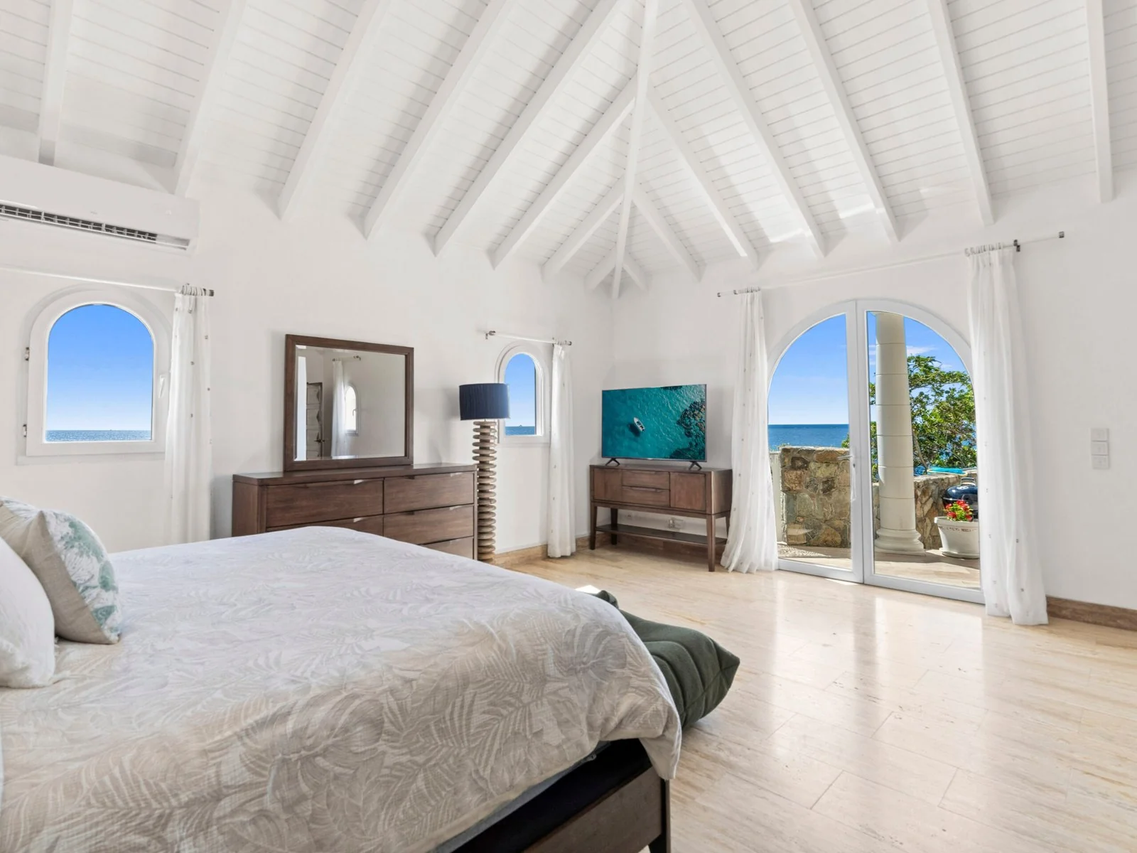 Bedroom 4 with king bed and ocean view