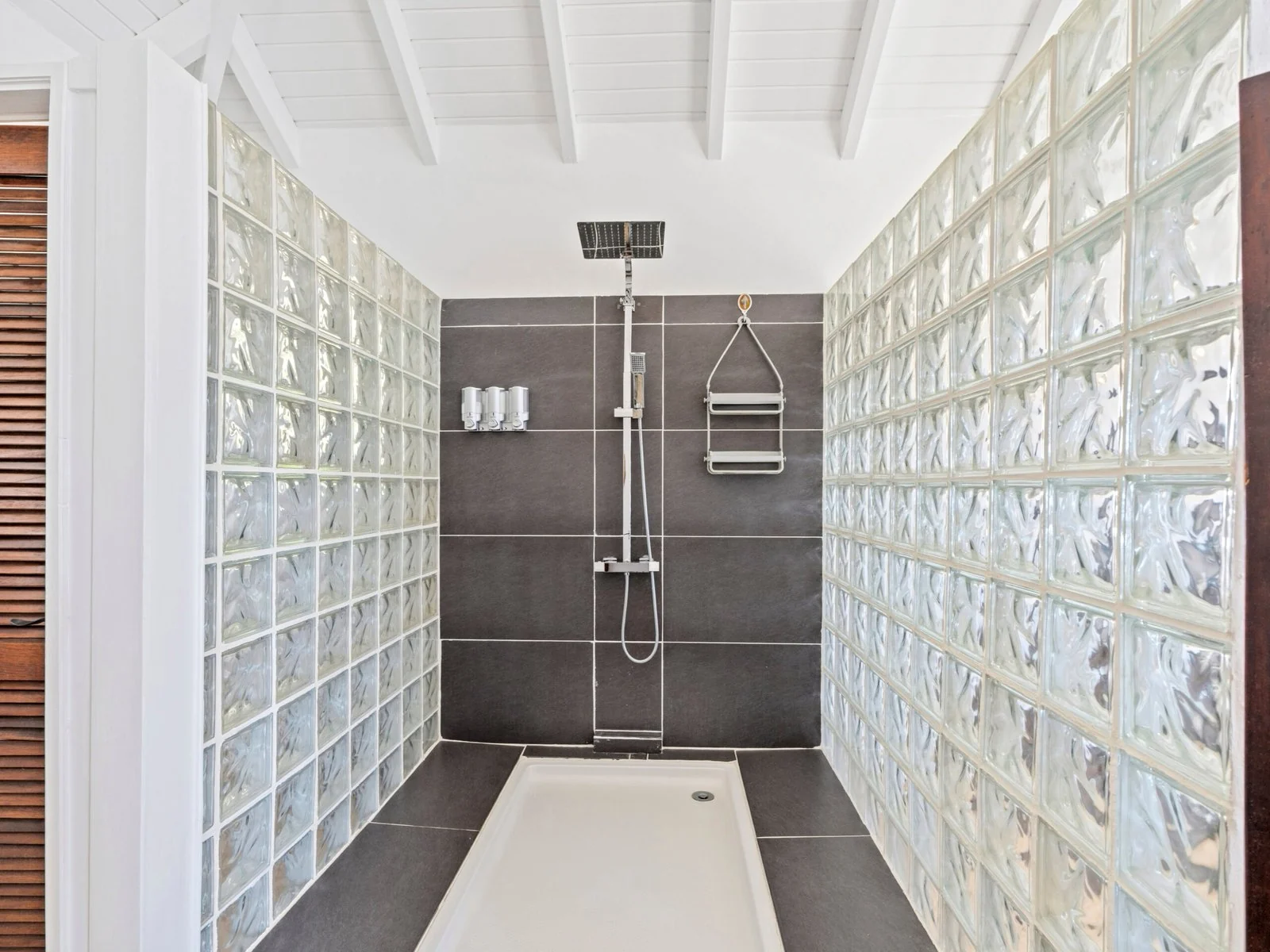 Bedroom 4 en-suite bathroom