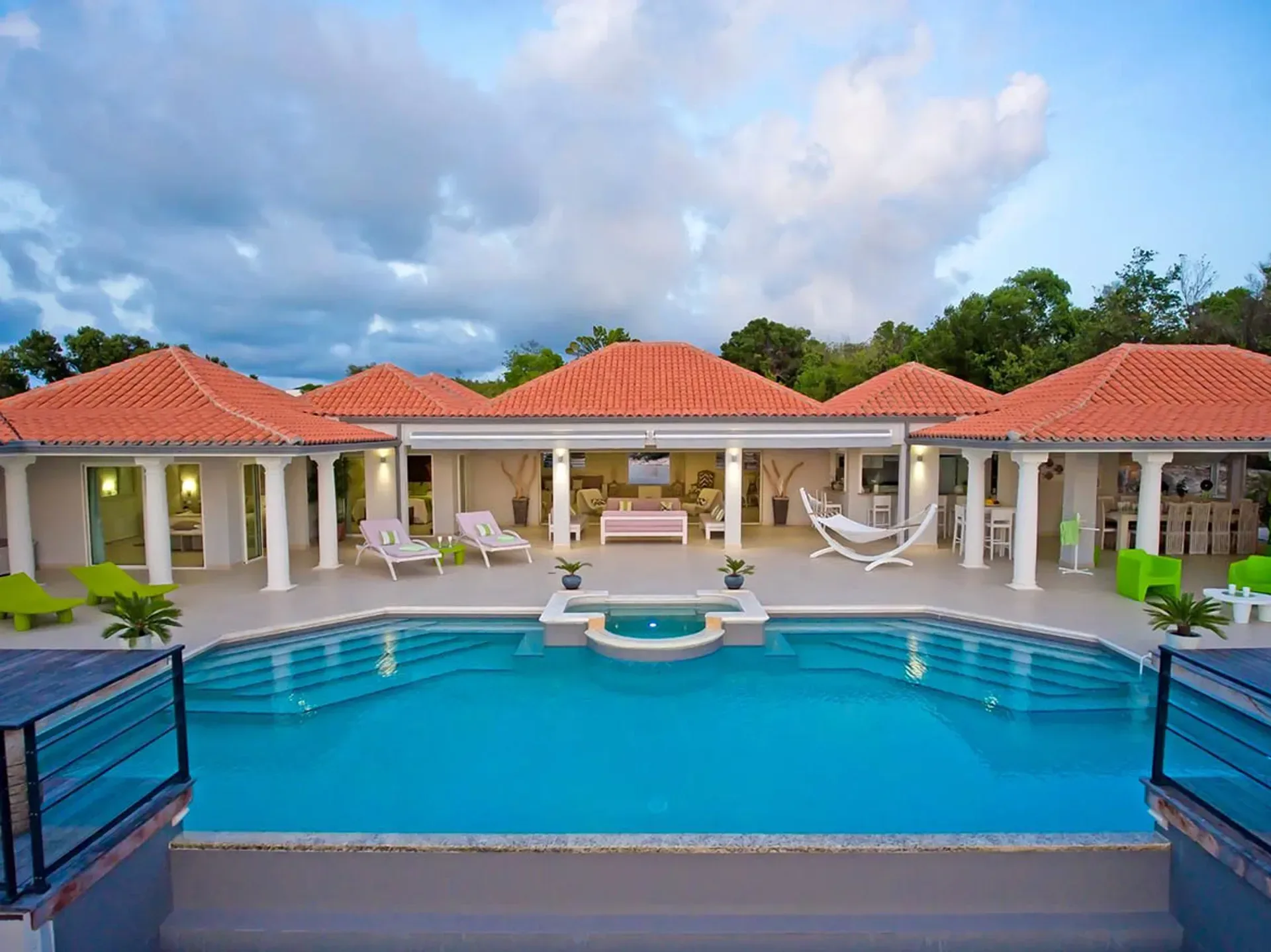 Villa entrance with direct view to pool and ocean.