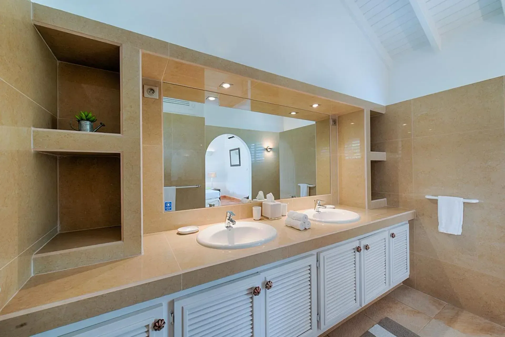 Refresh in a spacious ensuite with natural stone finishes.